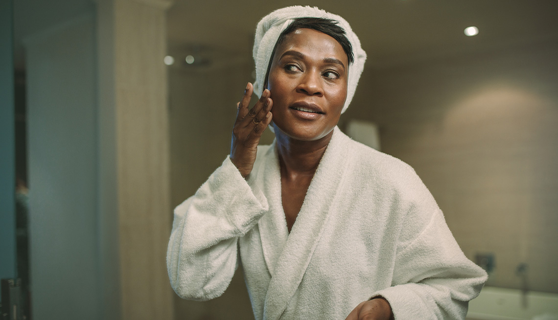 L&rsquo;Art du « Glow » : Construire une Routine de Soins de la Peau qui Vous Ressemble